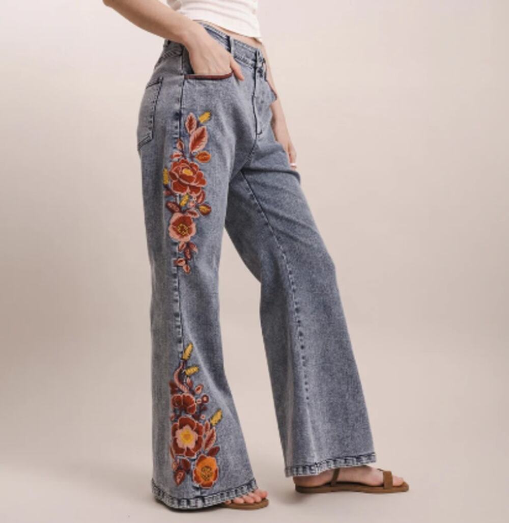 Blue Velvet Blue Embroidered Floral Wide Leg Jeans XL - NWT - Western Boho